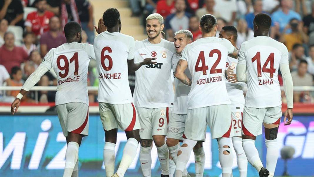 Galatasaray'ın 100. yıl forması belli oldu! O detay herkesi mest edecek: Fiyatı bakın ne kadar? 3